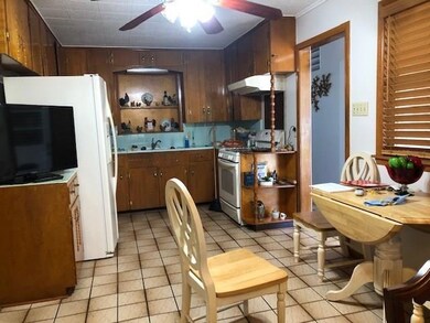 EAT IN KITCHEN