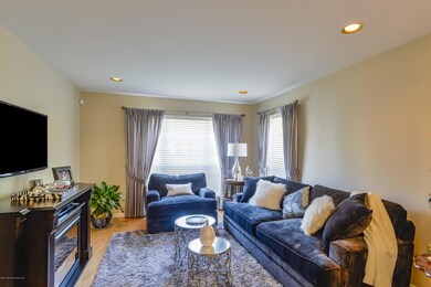 005_Living Room