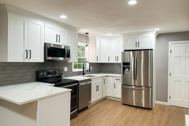 226 Beth Ln, Waterbury, CT 06705 - photo 7