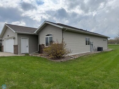 3- bed, 2 bath twinhome