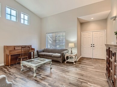 Living Room/Entry