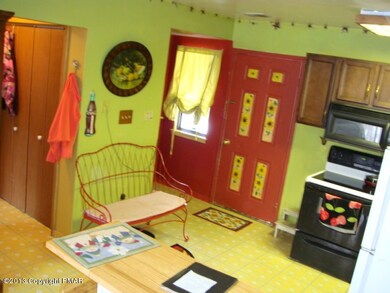 127 Meadow View Ct, Bushkill, PA 18324 - photo 2