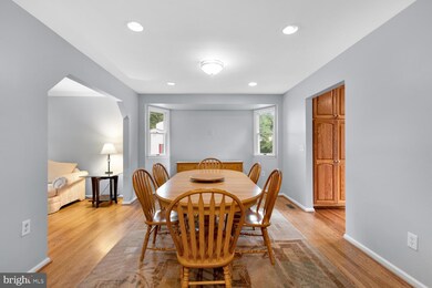 16904 Governors Way, Rockville, MD 20853 - photo 4