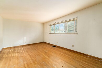 Living Room/Entry