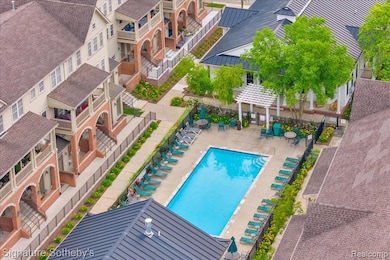 In-Ground Pool, Hot-Tub, Gym & Clubhouse
