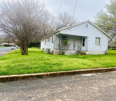 309 W Walch Ave, Fredericksburg, TX 78624 - photo 3