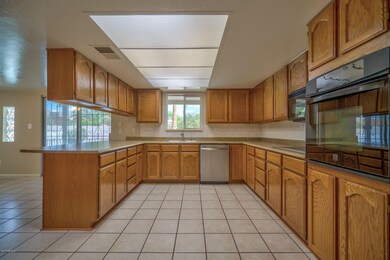 LOADS OF KITCHEN CABINETS