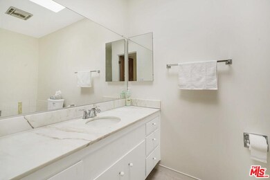 1539 N Laurel Ave unit 16, Los Angeles, CA 90046 - photo 5