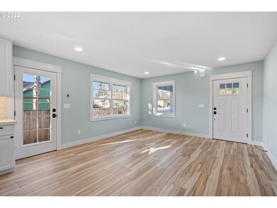 Living Room/Entrance