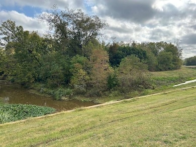 Triangle on Right Side of Versailles