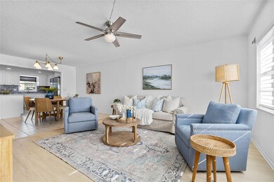 4775 Cove Cir unit 203, Saint Petersburg, FL 33708 - photo 2