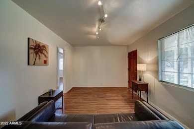 2046 N 29th Pl-7