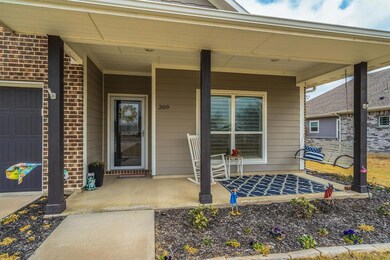 Charming Front Porch - Ready to Welcome Friends & 