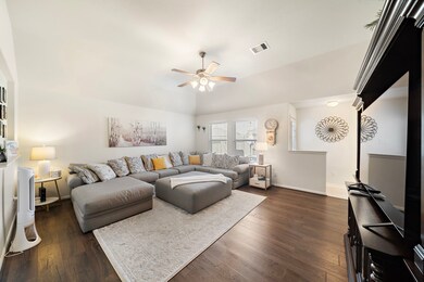 1192 Quarterhorse Dr, Alvin, TX 77511 - photo 5