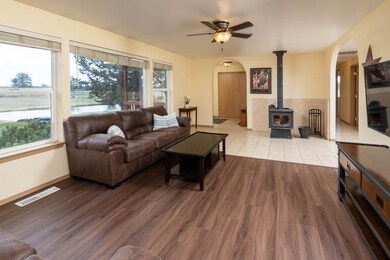 9015 S Highway 97, Redmond, OR 97756 - photo 3