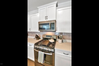 2693 Dani-012-14-DLB 9729-MLS_Size