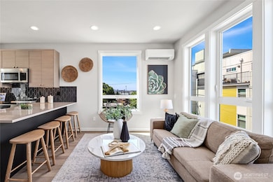 2817 Franklin Ave E unit A, Seattle, WA 98102 - photo 3