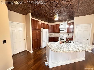 1075 Crystal Wood Dr unit 24, Davison, MI 48423 - photo 6