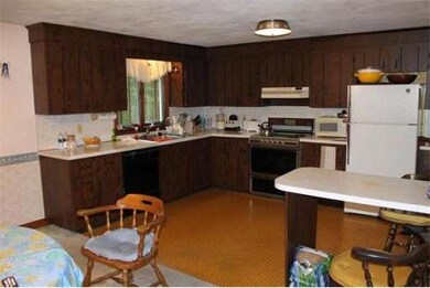 103 Atkinson Dr, Bridgewater, MA 02324 - photo 5