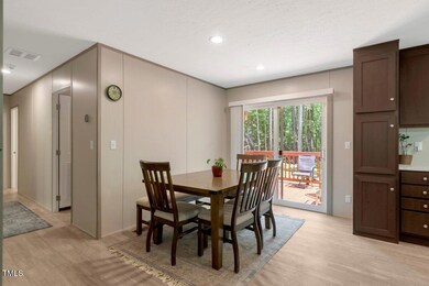 Zachary Ln - Dining