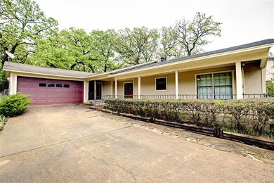 725 Kiowa Dr E, Gainesville, TX 76240 - photo 2