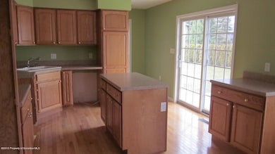 412 Jefferson St, Taylor, PA 18517 - photo 3