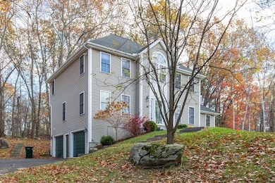 11 Queens Way, MerriMacK, NH 03054 - photo 2