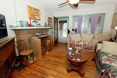 482 E. Oakland 13