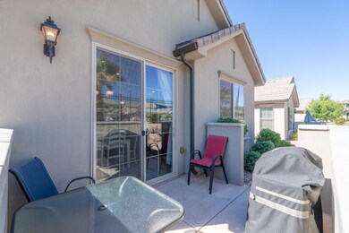 1915 E. Holiday Ln-005