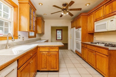 58 Lindell Ave, Leominster, MA 01453 - photo 2