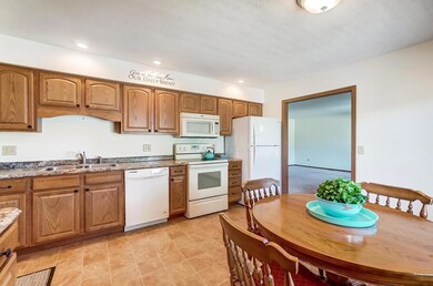 825 Hickory Hill Dr, Marysville, OH 43040 - photo 4