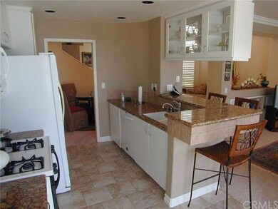 Upgraded Kitchen w/ Granite Counters, Kitchen Bar 