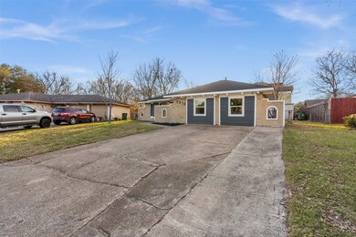 8819 Glenhouse Dr, Houston, TX 77088 - photo 2