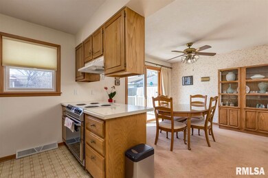 615 Westerfield Rd, Davenport, IA 52806 - photo 4