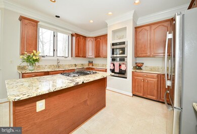 20574 Shadow Woods Ct, Sterling, VA 20165 - photo 7