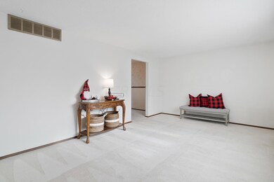 1492 Bolenhill Ave, Columbus, OH 43229 - photo 7