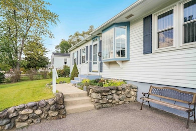 27 Meade St, Nashua, NH 03064 - photo 5