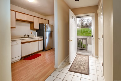 53 Brushy Plain Rd unit 3D, Branford, CT 06405 - photo 5