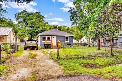 212 W Jordan St, Alvin, TX 77511 - photo 2