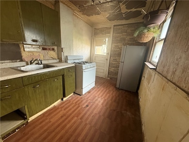 1140 Taggart St, Mc Kees Rocks, PA 15136 - photo 5