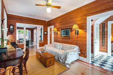 516 Elizabeth St_Living Room