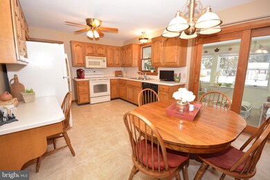 10 Cedar Ave, Ephrata, PA 17522 - photo 3