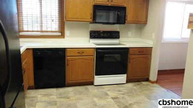 13121 Boyd Cir, Omaha, NE 68164 - photo 4