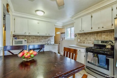 8045 N Silvery Ln, Dearborn Heights, MI 48127 - photo 3