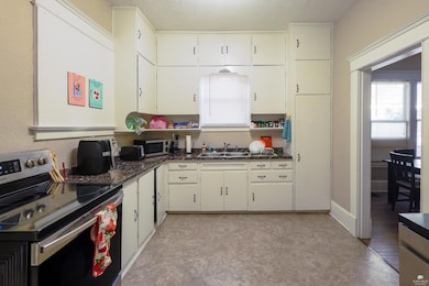 1006 Laramie St, Manhattan, KS 66502 - photo 6