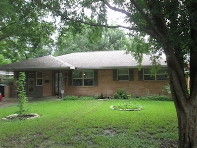 4806 Blanton Blvd, Houston, TX 77092 - photo 2