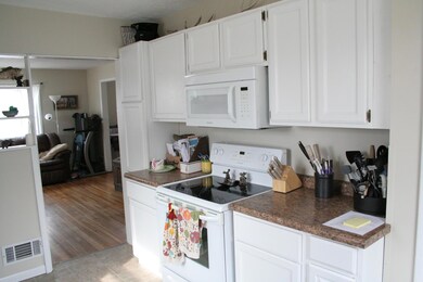 1001 S 12th St, Grand Forks, ND 58201 - photo 5