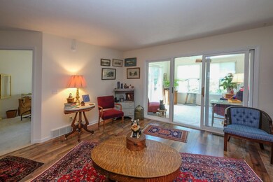 1561 Skylark Ct-7