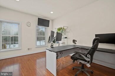 2526 Walnut Leaf Ln, Herndon, VA 20171 - photo 6