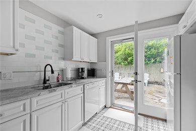 19 Warren Ave unit 19, Middletown, RI 02842 - photo 7